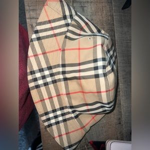 Burberry bucket hat